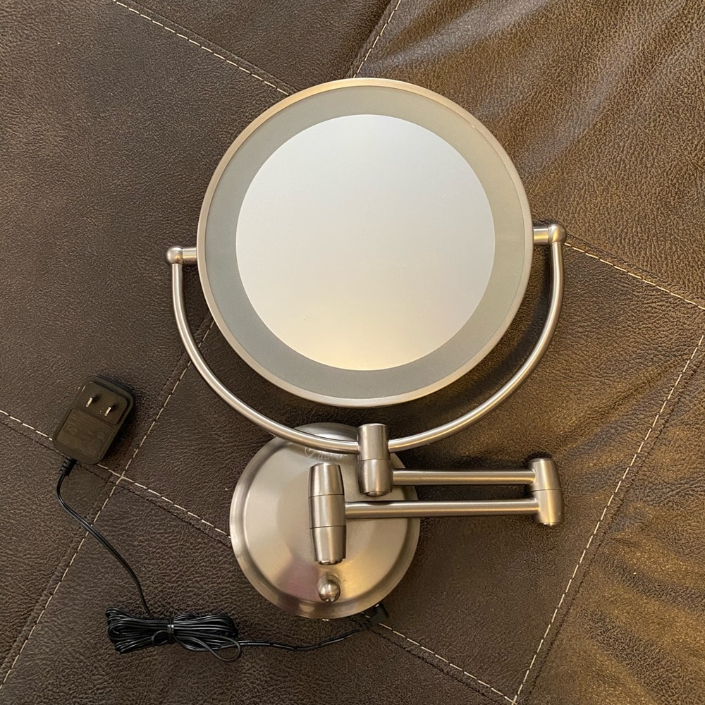 Lighted makeup vanity mirror